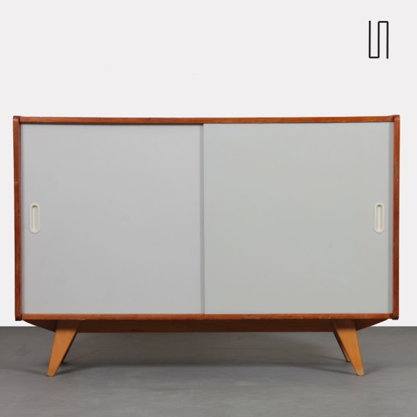 Commode en chêne, modèle U-452 par Jiri Jiroutek, 1960 - Design d'Europe de l'Est