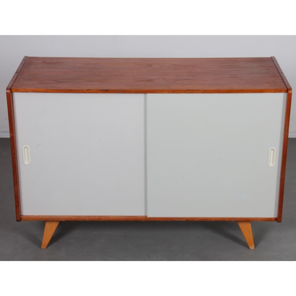 Commode en chêne, modèle U-452 par Jiri Jiroutek, 1960 - Design d'Europe de l'Est