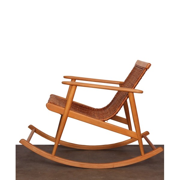 Fauteuil à bascule vintage en osier édité par Uluv, 1960 - Design d'Europe de l'Est